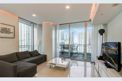 92 SW 3rd St #2410, Miami, FL 33130 - Photo 9