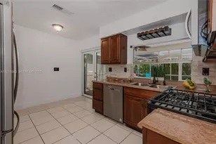 8690 NW 24th Pl, Sunrise, FL 33322 - Photo 17