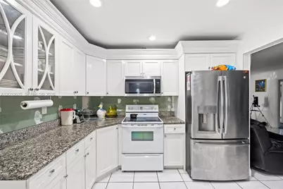 1831 Hiltonia Cir, West Palm Beach, FL 33407 - Photo 13