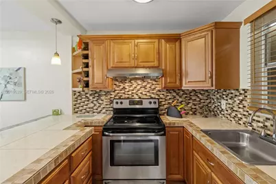 2600 Diana Dr #119, Hallandale Beach, FL 33009 - Photo 3