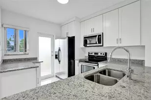 5950 Del Lago Cir, Sunrise, FL 33313 - Photo 9