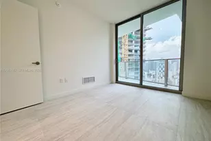 77 SE 5th St, Miami, FL 33131 - Photo 13