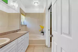 7659 N Stonecreek Circle, Davie, FL 33024 - Photo 35