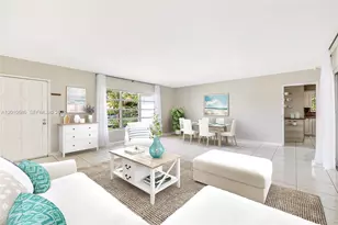 981 NE 152nd St, Miami, FL 33162 - Photo 9