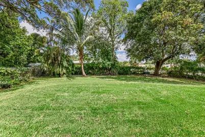 981 NE 152nd St, Miami, FL 33162 - Photo 13