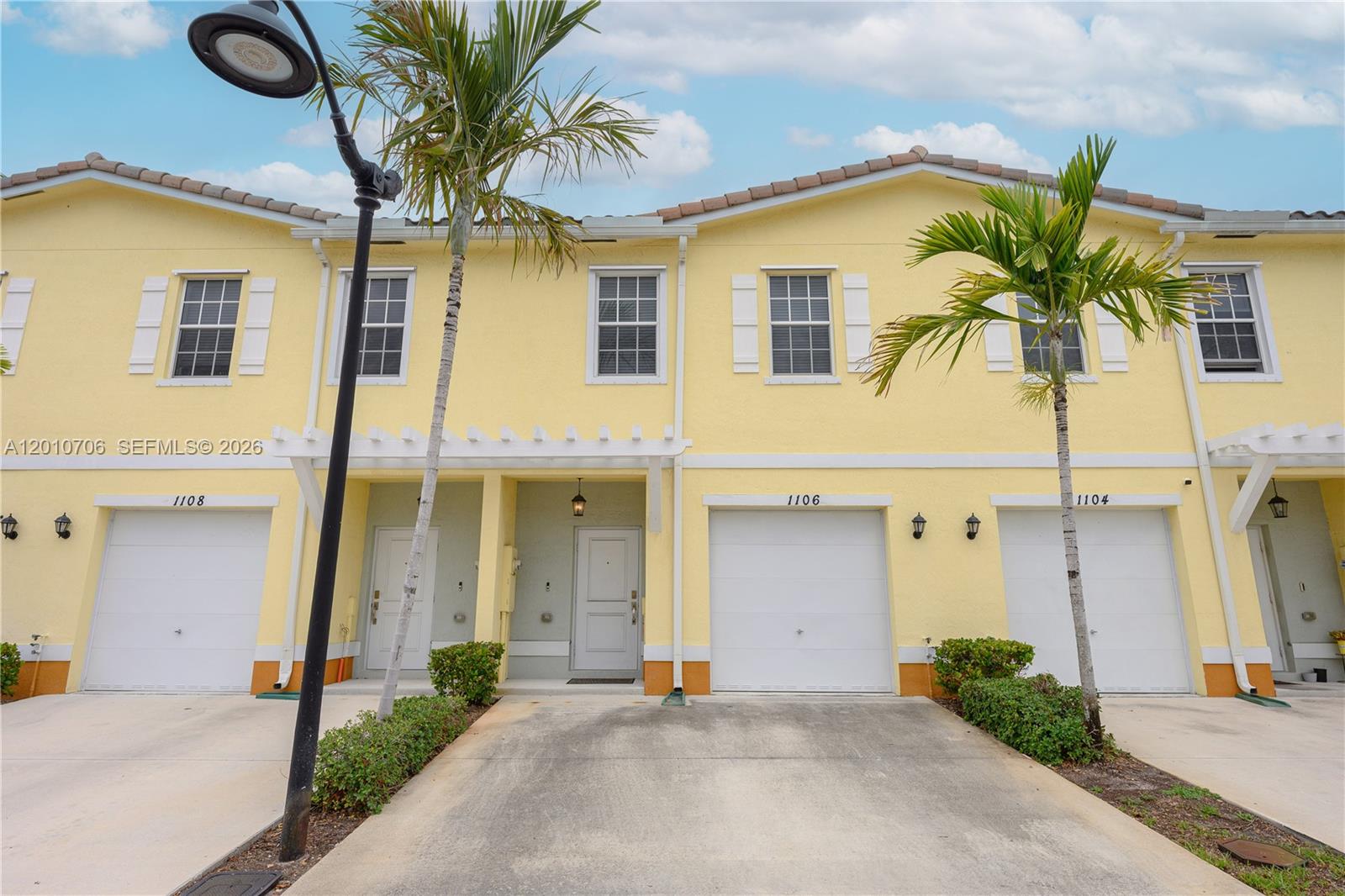 1106 NW 40th Ter main architectural view