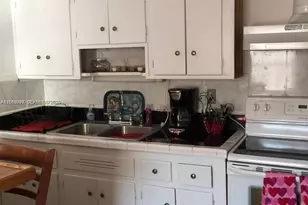 2411 Hayes St, Hollywood, FL 33020 - Photo 9