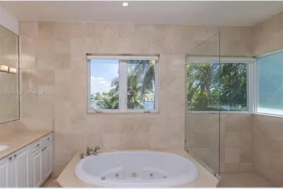 425 N Shore Dr, Miami Beach, FL 33141 - Photo 15