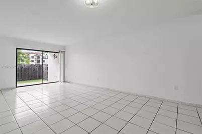 9431 Fontainebleau Blvd #112, Miami, FL 33172 - Photo 5