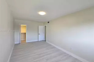 834 Raymond St, Miami Beach, FL 33141 - Photo 13