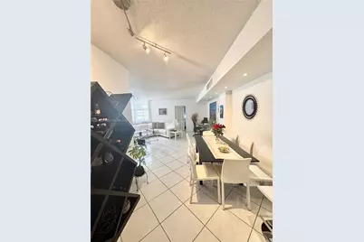 999 Brickell Bay Dr #1905, Miami, FL 33131 - Photo 3