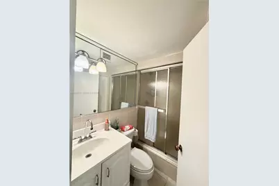 999 Brickell Bay Dr #1905, Miami, FL 33131 - Photo 13