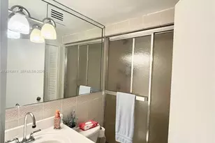 999 Brickell Bay Dr, Miami, FL 33131 - Photo 13