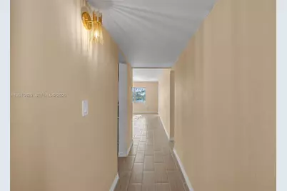 18900 NE 3rd Ct #520, Miami, FL 33179 - Photo 3