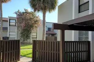 10020 NW 9th St Cir, Miami, FL 33172 - Photo 3