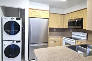 10020 NW 9th St Cir, Miami, FL 33172 - Photo 5
