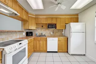 575 Oaks Ln, Pompano Beach, FL 33069 - Photo 13