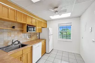 575 Oaks Ln, Pompano Beach, FL 33069 - Photo 15