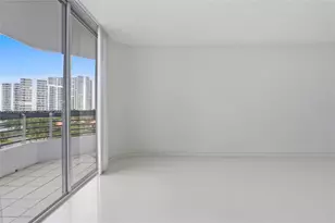 19195 NE 36th Ct, Aventura, FL 33180 - Photo 9