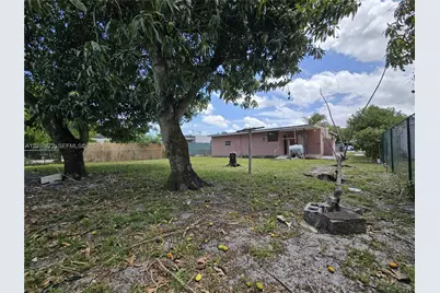 1051 E 18th St, Hialeah, FL 33013 - Photo 31