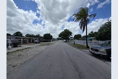 1051 E 18th St, Hialeah, FL 33013 - Photo 33