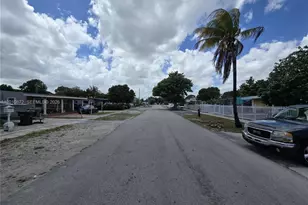 1051 E 18th St, Hialeah, FL 33013 - Photo 33