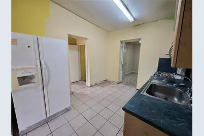 1051 E 18th St, Hialeah, FL 33013 - Photo 13