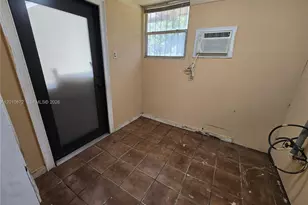 1051 E 18th St, Hialeah, FL 33013 - Photo 27