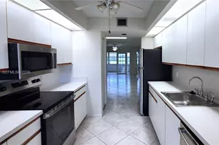 901 SW 128th Ave, Pembroke Pines, FL 33027 - Photo 11