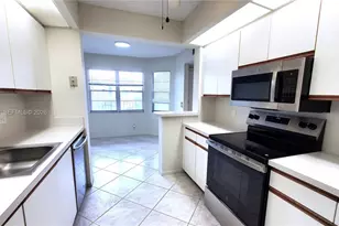 901 SW 128th Ave, Pembroke Pines, FL 33027 - Photo 9