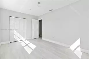 925 NW 84th St, Miami, FL 33150 - Photo 15