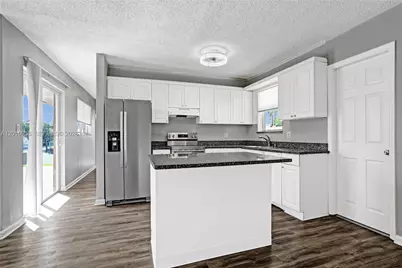 949 SE 10th Ct, Pompano Beach, FL 33060 - Photo 15