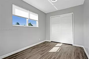 949 SE 10th Ct, Pompano Beach, FL 33060 - Photo 29