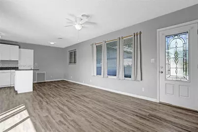 949 SE 10th Ct, Pompano Beach, FL 33060 - Photo 9