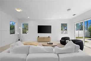 9915 NW 75th St, Doral, FL 33178 - Photo 1