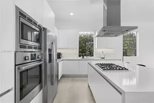 9915 NW 75th St, Doral, FL 33178 - Photo 5