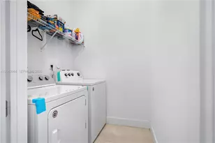 9915 NW 75th St, Doral, FL 33178 - Photo 11