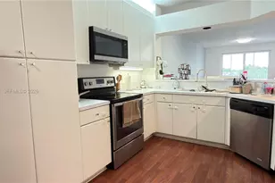 10730 NW 66th St, Doral, FL 33178 - Photo 15