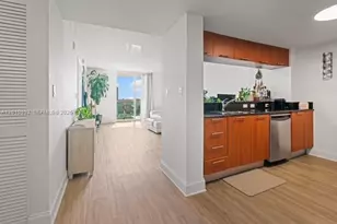1800 N Bayshore Dr, Miami, FL 33132 - Photo 11