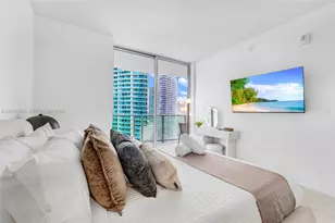 77 SE 5th St, Miami, FL 33131 - Photo 7