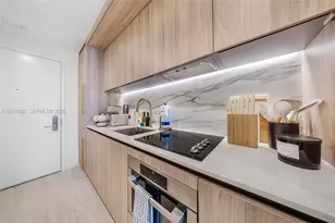 77 SE 5th St, Miami, FL 33131 - Photo 13