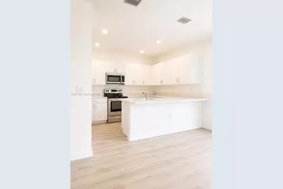 925 NE 211th St #925, Miami, FL 33179 - Photo 1