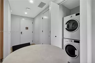 121 NE 5th St, Miami, FL 33132 - Photo 7