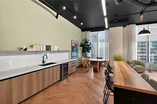 121 NE 5th St, Miami, FL 33132 - Photo 23