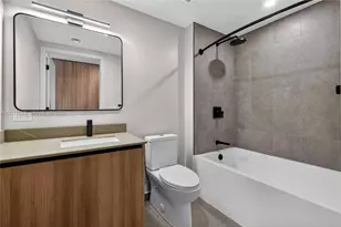 121 NE 5th St, Miami, FL 33132 - Photo 11