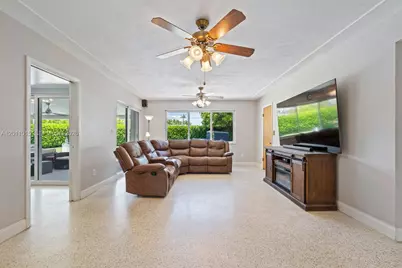 81 NW 18th St, Homestead, FL 33030 - Photo 17