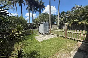 115 SE 2nd St, Dania Beach, FL 33004 - Photo 11