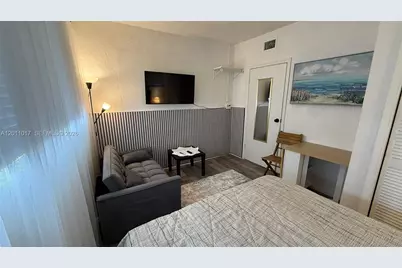 115 SE 2nd St #2, Dania Beach, FL 33004 - Photo 1
