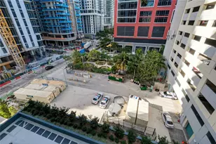 121 NE 5th St, Miami, FL 33132 - Photo 15
