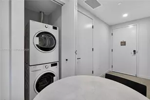 121 NE 5th St, Miami, FL 33132 - Photo 5